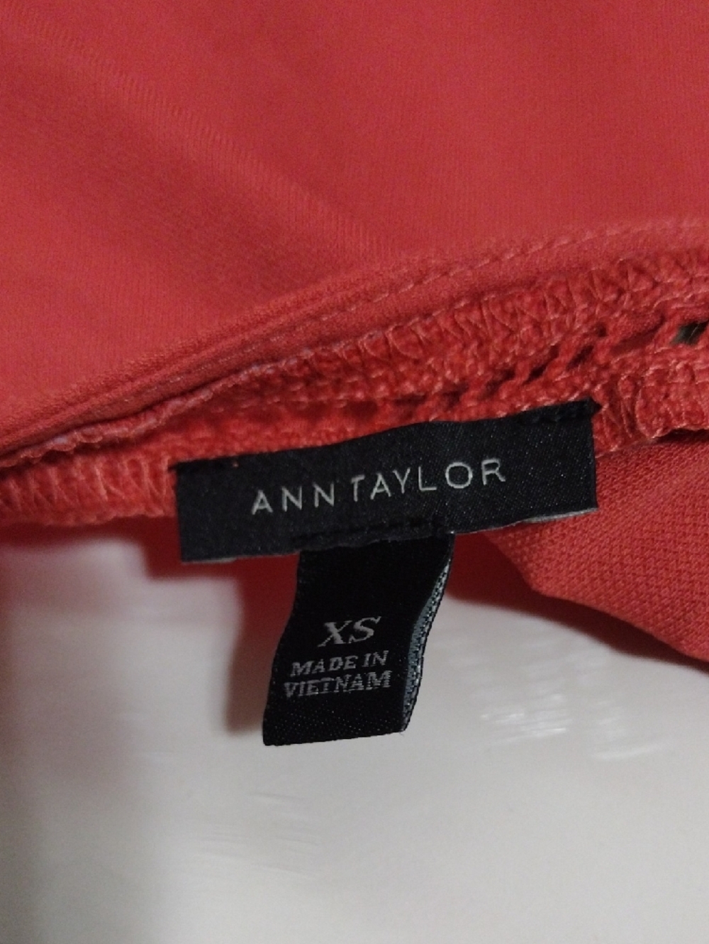 Ann Taylor Rust Short Sleeve V-Neck Ruffle Tee XS - Picture 5 of 6